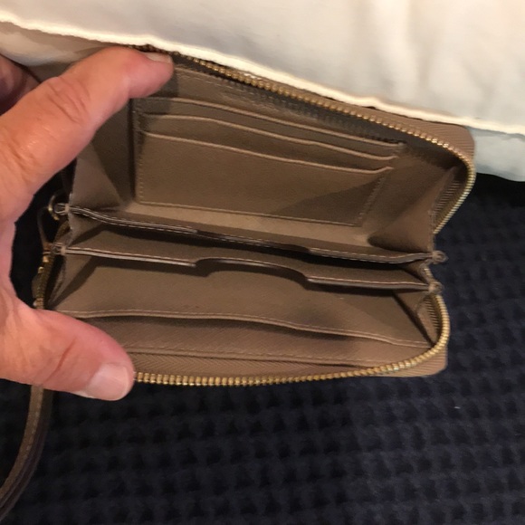 Michael Kors wallets. Large and small. - Picture 9 of 10